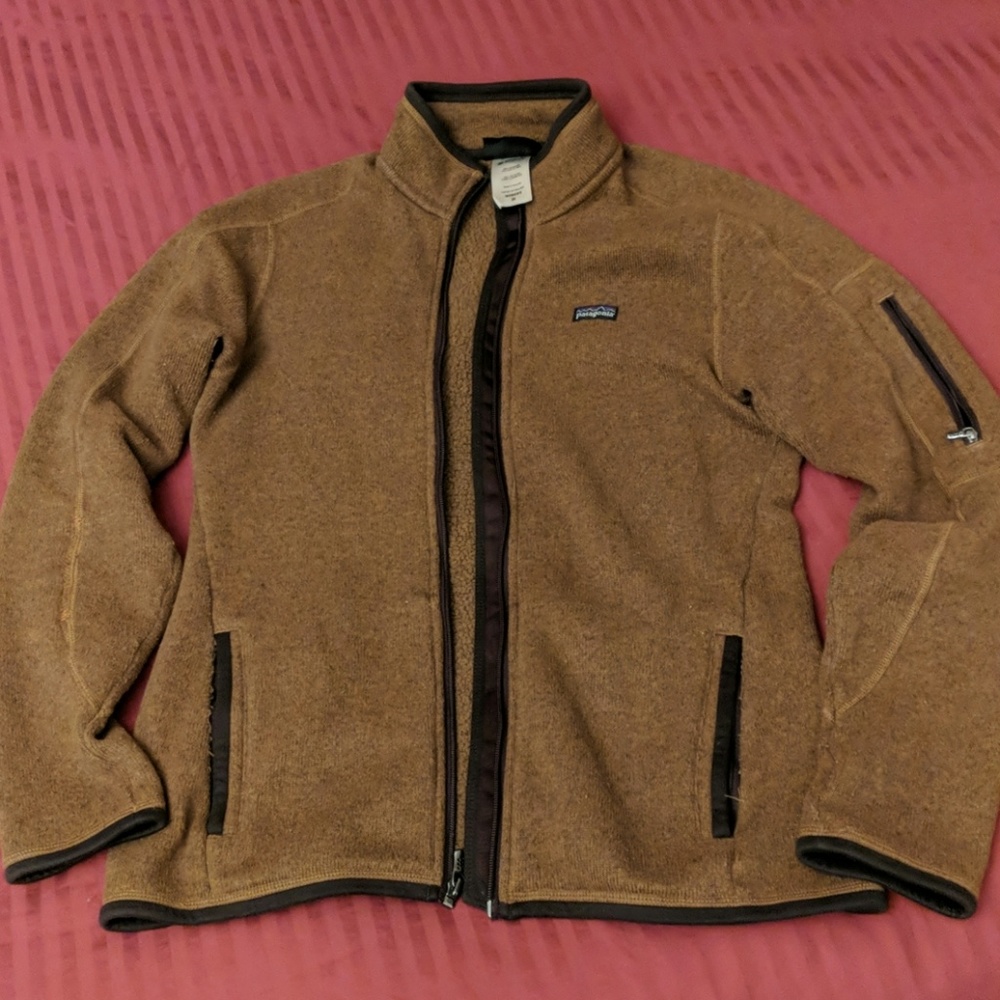 Patagonia zip-up jacket with 3 zip pockets